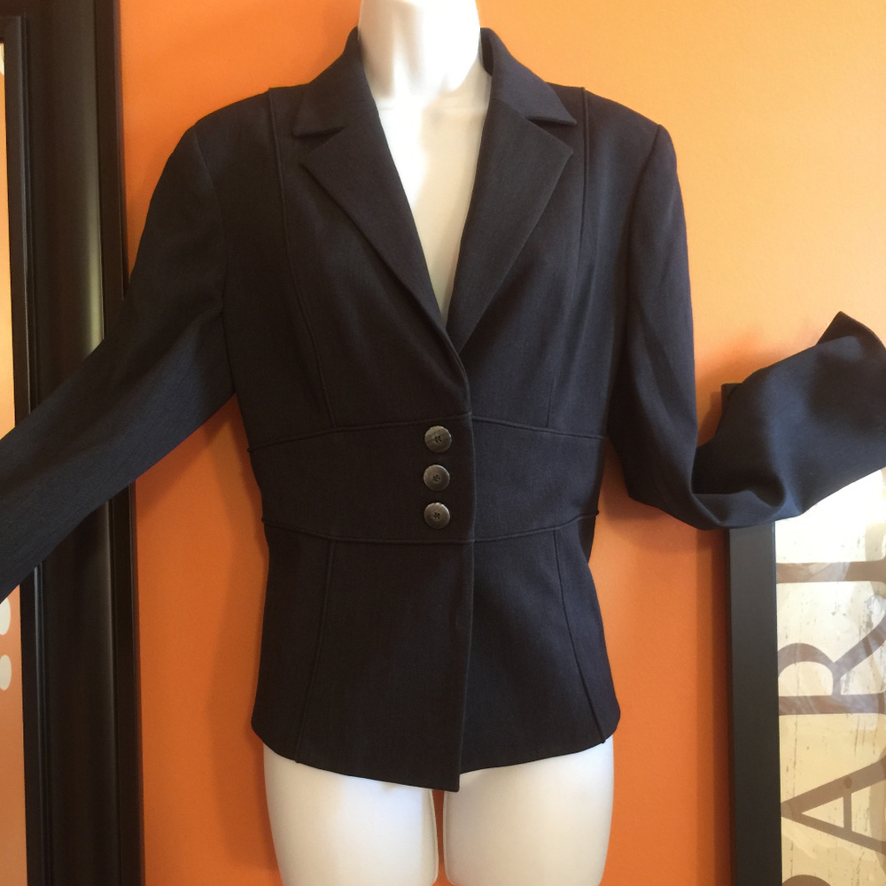 Fitted, slim Jones Wear blazer jacket with piping